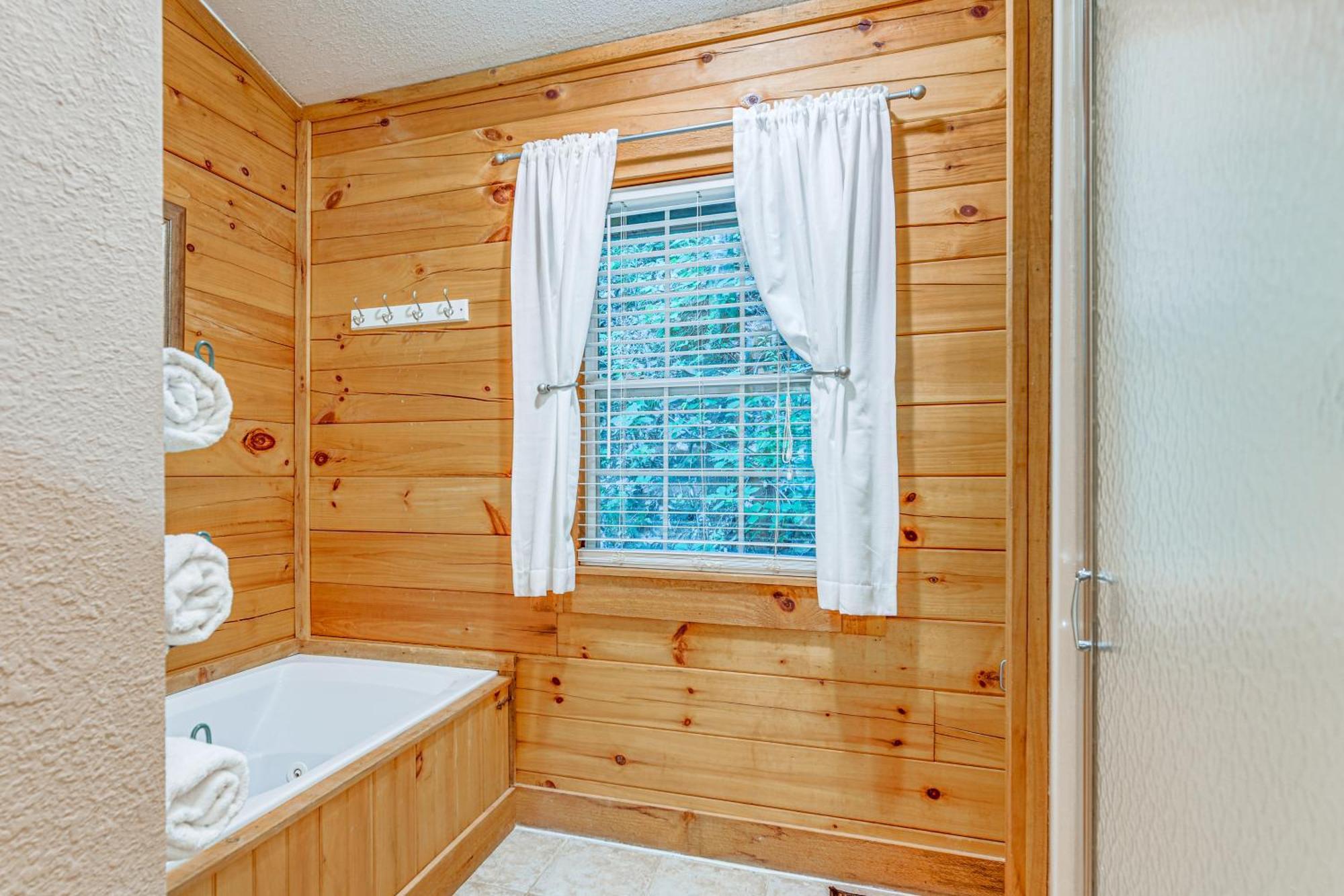 Serene Maggie Valley Retreat With Deck And Hot Tub! Exterior foto